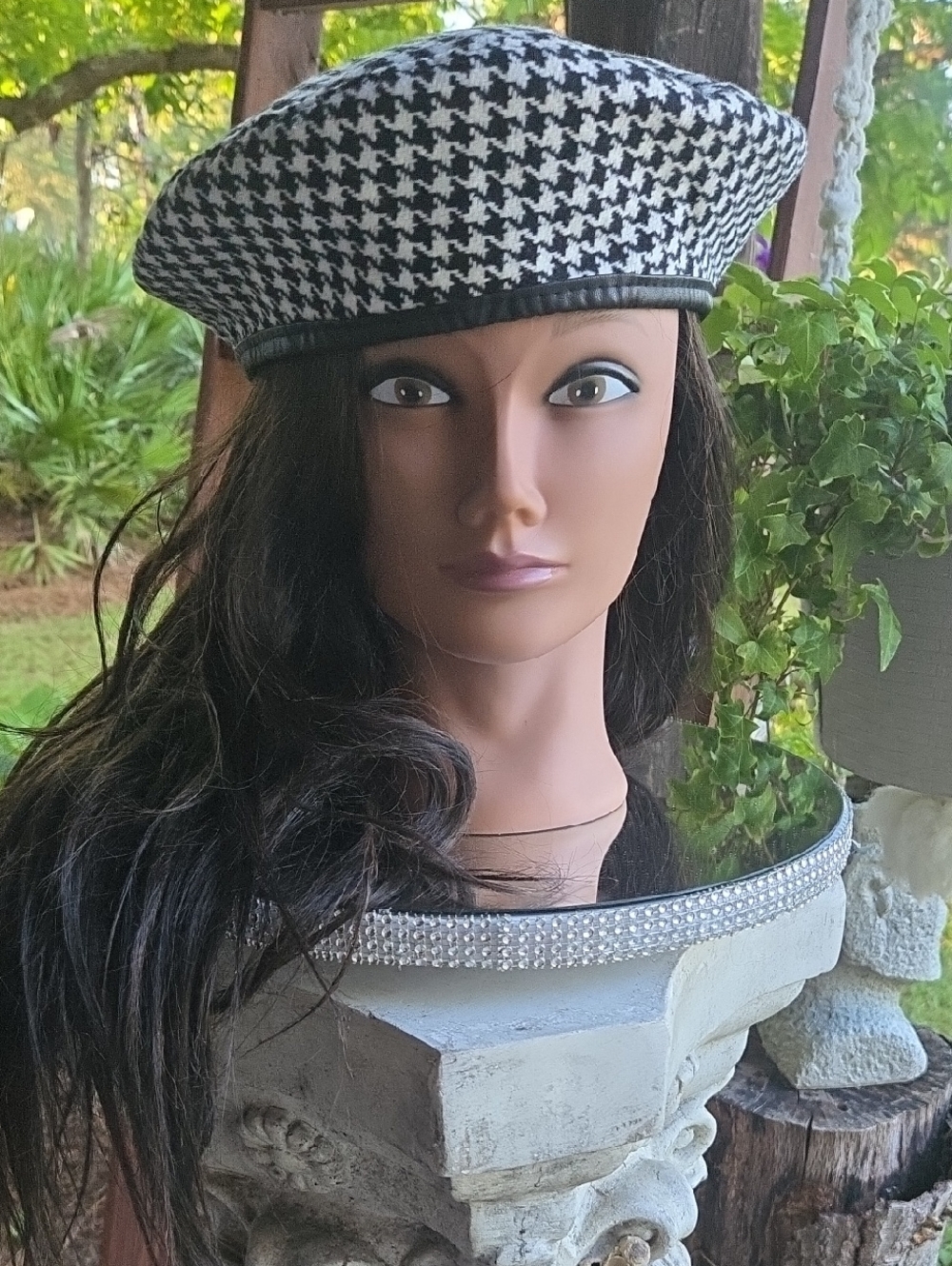 Black And Off-white Houndstooth Print Beret